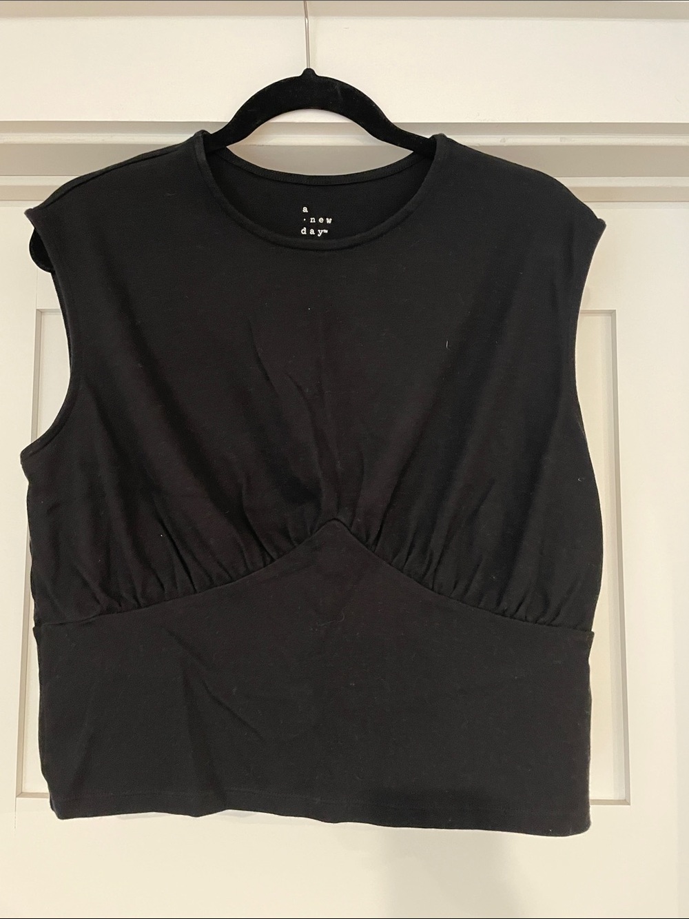 a new day Black Sleeveless Gathered Waist Crop Top - size large